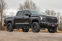 Charger l'image dans la galerie, 70357 3.5 Inch Lift Kit - Vertex/V2 - Toyota Tundra 4WD (2022-2023) Rough Country Canada