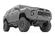 Charger l'image dans la galerie, 73830 6 Inch Lift Kit - Toyota 4Runner 2WD/4WD (2015-2020) Rough Country Canada