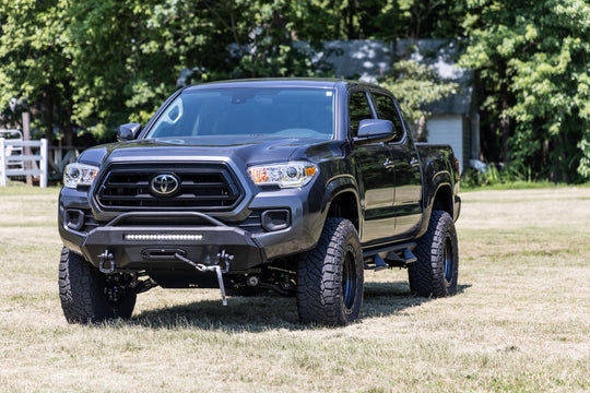 10726 Front Bumper - Hybrid - 20" Blk DRL LED - Toyota Tacoma 4WD (2016-2023) Rough Country Canada