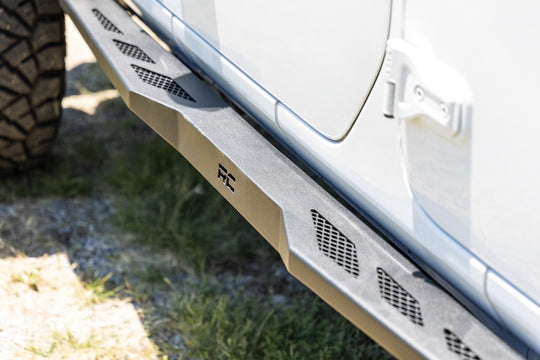 90801 Rock Sliders - Heavy Duty l 4-Door - Jeep Wrangler 4xe (21-23)/Wrangler JL (18-23) Rough Country Canada