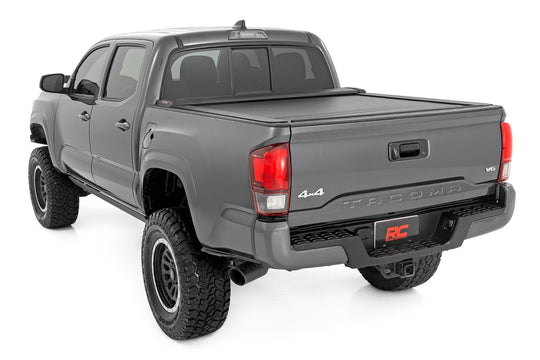 46416501 Retractable Bed Cover - 5' Bed - Double Cab - Toyota Tacoma (16-23) Rough Country Canada