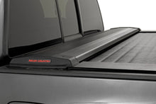 Charger l'image dans la galerie, 46416501 Retractable Bed Cover - 5' Bed - Double Cab - Toyota Tacoma (16-23) Rough Country Canada