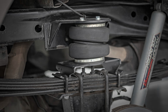 10008C Air Spring Kit w/Compressor - 0-6" Lifts - Ford F-150 4WD (04-14) Rough Country Canada