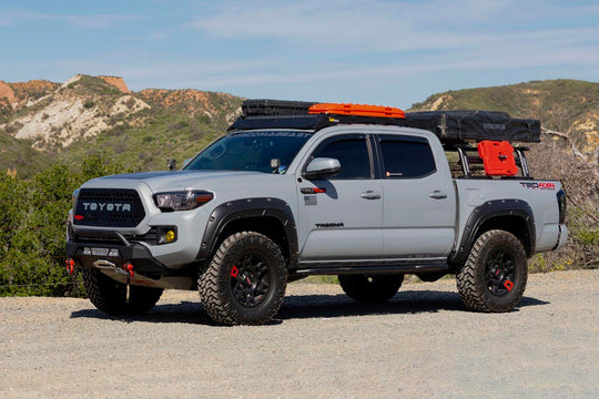 A-T11621-1D6 Defender Pocket Fender Flare - Silver - Toyota Tacoma (16-23) Rough Country Canada