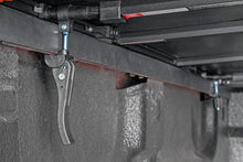 Load image into Gallery viewer, RC44599650 Bed Cover - Tri Fold - Soft - 6'10" Bed - Ford Super Duty (99-16) Rough Country Canada