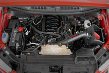 Charger l'image dans la galerie, 10555PF Cold Air Intake Kit - 5.0L - Pre Filter - Ford F-150 2WD/4WD (15-20) Rough Country Canada