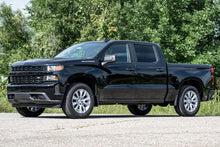Load image into Gallery viewer, RC0504 Lowering Shackles - 1-1.5 Inch - Chevy/GMC 1500 (19-23) Rough Country Canada