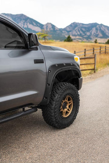 A-T11411-202 Defender Pocket Fender Flares - 202 Black Onyx - Toyota Tundra (14-21) Rough Country Canada