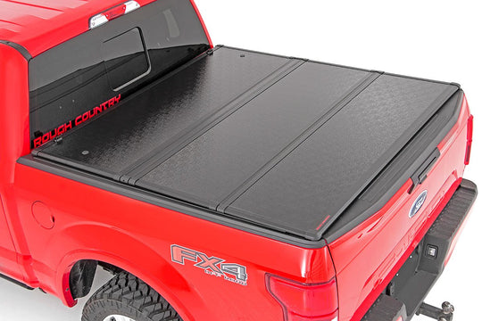 45515550A Hard Folding Bed Cover - 5.5 Ft Bed - Ford F-150 (15-23)/F-150 Lightning (2022) Rough Country Canada