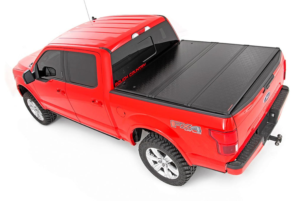 45515550A Hard Folding Bed Cover - 5.5 Ft Bed - Ford F-150 (15-23)/F-150 Lightning (2022) Rough Country Canada