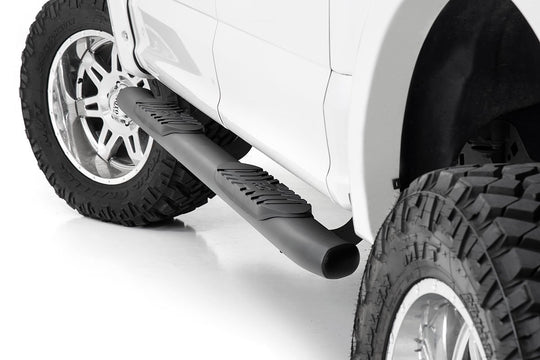 21005 Oval Nerf Step - Crew Cab - Black - Ford F-150 (15-23)/F-150 Lightning (2022) Rough Country Canada