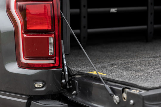 73210 Tailgate Assist - Ford F-150 (2015-2023) Rough Country Canada