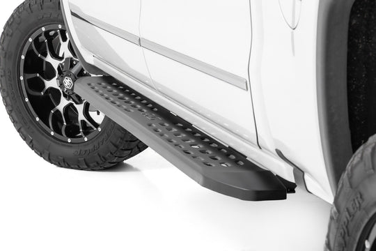 44001 RPT2 Running Boards - Crew Cab - Chevy/GMC 1500/2500HD/3500HD (07-18) Rough Country Canada