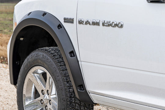 F-D10911B-GW7 Traditional Pocket Fender Flares - Both Bumpers - GW7 White - Ram 1500 2WD/4WD 09-18 White Rough Country Canada