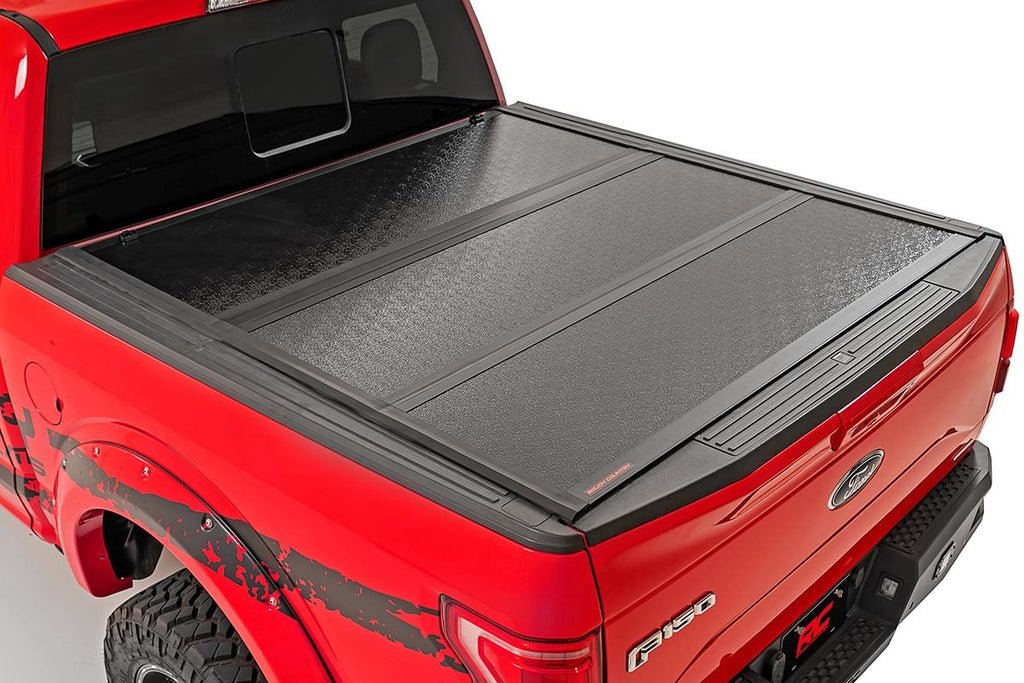 47318650 Hard Low Profile Bed Cover - 6'4" Bed - Ram 1500 (09-18)/2500 (10-23) Rough Country Canada