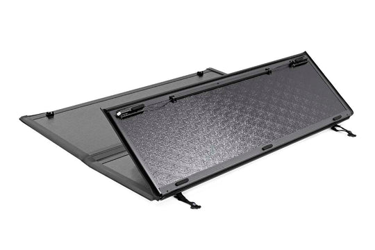 47320650 Hard Low Profile Bed Cover -6'4" - No Rambox - Ram 1500 (19-23)/1500 TRX (21-23) Rough Country Canada
