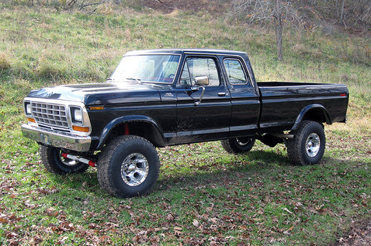 505.20 4 Inch Lift Kit - Rear Springs - Ford F-250 4WD (1977-1979) Rough Country Canada