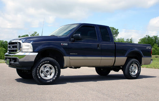 489.20 2.5 Inch Leveling Kit - Leaf Spring - Ford Super Duty 4WD (99-04) Rough Country Canada