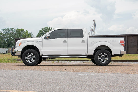 54440 3 Inch Lift Kit - M1 Struts - Ford F-150 4WD (2009-2013) Rough Country Canada