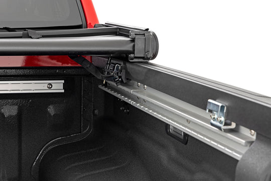 RC44805522 Bed Cover - Tri Fold - Soft - 5' Bed - Nissan Frontier (22-23) Rough Country Canada