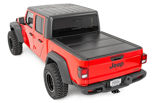 47620500 Hard Low Profile Bed Cover - 5' Bed - Jeep Gladiator JT 4WD (20-22) Rough Country Canada