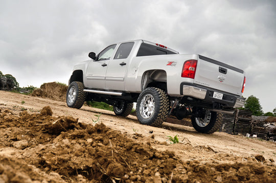 25330 7.5 Inch Lift Kit - NTD - Chevy/GMC 2500HD/3500HD (11-19) Rough Country Canada