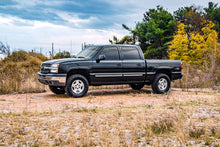 Charger l'image dans la galerie, 28330 1.5-2 Inch Lift Kit - N3 Shocks - Chevy/GMC 1500 (99-06 &amp; Classic) Rough Country Canada