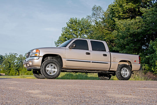 28370 1.5-2 Inch Lift Kit - V2 - Chevy/GMC 1500 (99-06 & Classic) Rough Country Canada