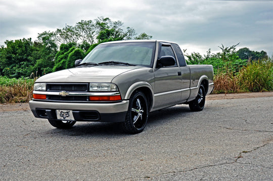 727 Lowering Kit - 2 Inch FR - 3 Inch RR - Chevy/GMC S10 Truck (82-03)/Sonoma (91-03) Rough Country Canada