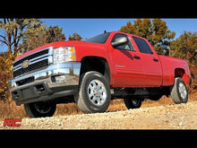 Load image into Gallery viewer, 9593 1.5-2" Leveling Kit - Chevy/GMC 2500HD/3500HD (11-19) Rough Country Canada