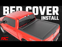 Charger l&#39;image dans la galerie, 46220551 Retractable Bed Cover - 5&#39;7&quot; Bed - Ford F-150 2WD/4WD (2015-2020) Rough Country Canada