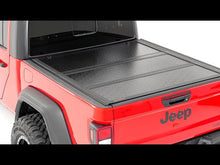 Load image into Gallery viewer, 47119651 Hard Low Profile Bed Cover - 6'7" Bed - Rail Cap - Chevy/GMC 1500/2500HD/3500HD (14-19) Rough Country Canada