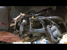 Load image into Gallery viewer, 7599 1.5 Inch Leveling Kit - Chevy/GMC 1500 (99-06 &amp; Classic) Rough Country Canada