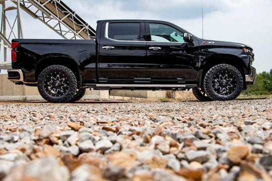 501065 2 Inch Leveling Kit - Loaded Strut - Chevy/GMC 1500 (19-23) Rough Country Canada