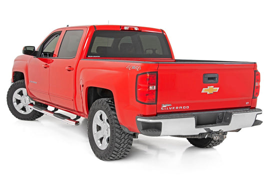 21001S Oval Steps - Stainless - Crew Cab - DEF Tank - Chevy/GMC 1500/2500HD/3500HD (07-19) Rough Country Canada