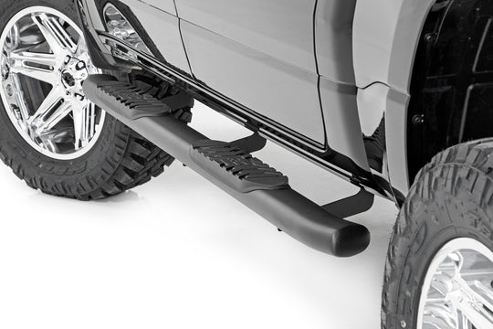 21004 Oval Nerf Step - Crew Cab - Black - Ram 1500 (19-23)/1500 TRX (21-23) Rough Country Canada