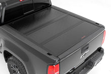 Load image into Gallery viewer, 47120500 Hard Low Profile Bed Cover - 5'3" Bed - Chevy/GMC Canyon/Colorado (15-22) Rough Country Canada