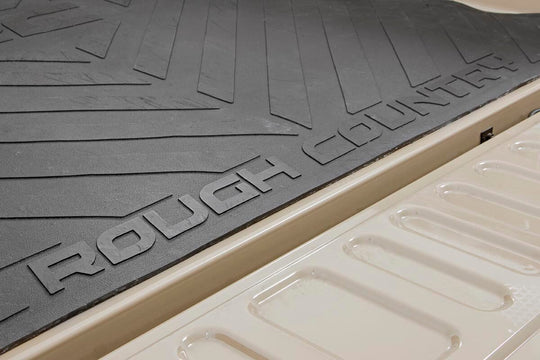 RCM681 Bed Mat - 5.5" Bed - RC Logo - Toyota Tundra 2WD/4WD (2007-2021) Rough Country Canada