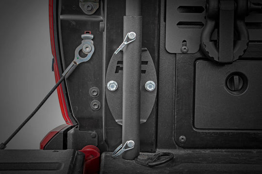 117501 Flag Pole Holder - Bed Rail Rough Country Canada