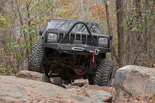 10570 Front Winch Bumper - Jeep Cherokee XJ 2WD/4WD (1984-2001) Rough Country Canada