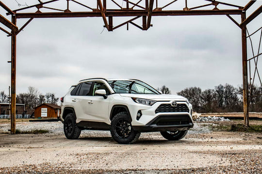 73100 2.5 Inch Lift Kit - Toyota RAV4 2WD/4WD (2019-2021) Rough Country Canada