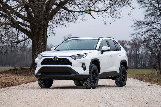 73100 2.5 Inch Lift Kit - Toyota RAV4 2WD/4WD (2019-2021) Rough Country Canada