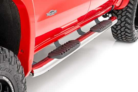 21002S Oval Steps - Stainless - Crew Cab - DEF Tank - Chevy/GMC 1500/2500HD (19-23) Rough Country Canada