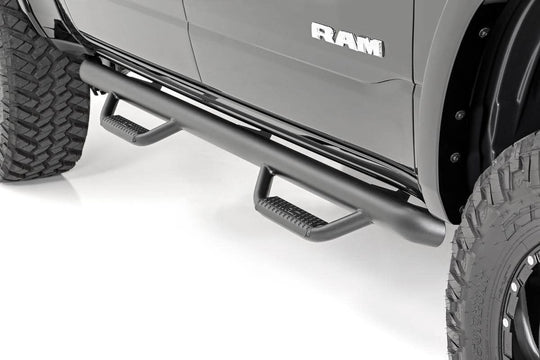 RCD1980CC Nerf Steps - Cab Length - Crew - 5.5 Ft Bed - Ram 1500 (19-23)/1500 TRX (21-23) Rough Country Canada