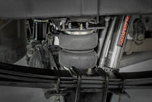 Charger l&#39;image dans la galerie, 10011C Air Spring Kit w/compressor - Chevy/GMC 1500 (19-23) Rough Country Canada