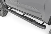 Charger l'image dans la galerie, 21008 Oval Nerf Step - Double Cab - Black - Toyota Tacoma 2WD/4WD (05-23) Rough Country Canada