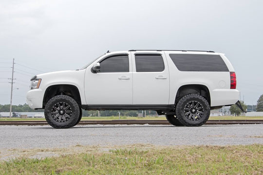 28701 7 Inch Lift Kit - N3 Struts - Chevy/GMC SUV 1500 2WD/4WD (07-14) Rough Country Canada
