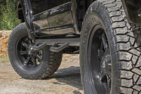 RCF1596CC Nerf Steps - Full Length - Crew - 5.5 Ft Bed - Ford F-150 (15-23)/Super Duty (17-23) Rough Country Canada