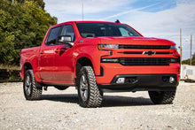 Load image into Gallery viewer, 29540 3.5 Inch Lift Kit - M1 Struts/M1 - Chevy Silverado 1500 (19-23) Rough Country Canada