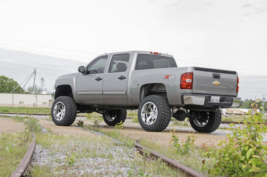 26430 7.5 Inch Lift Kit - Chevy/GMC 1500 4WD (07-13) Rough Country Canada